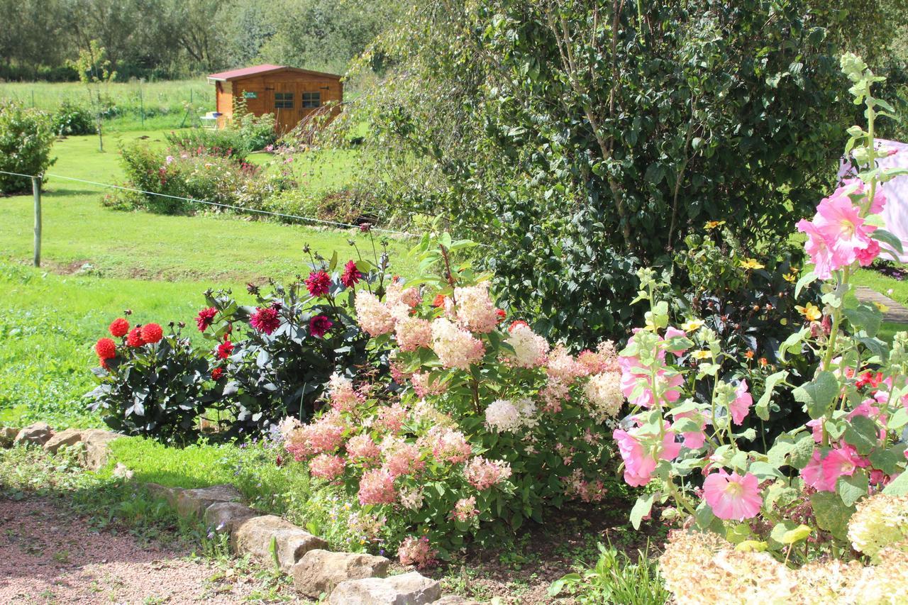 Au Rendez Vous De L'Auxois B&B Essey エクステリア 写真
