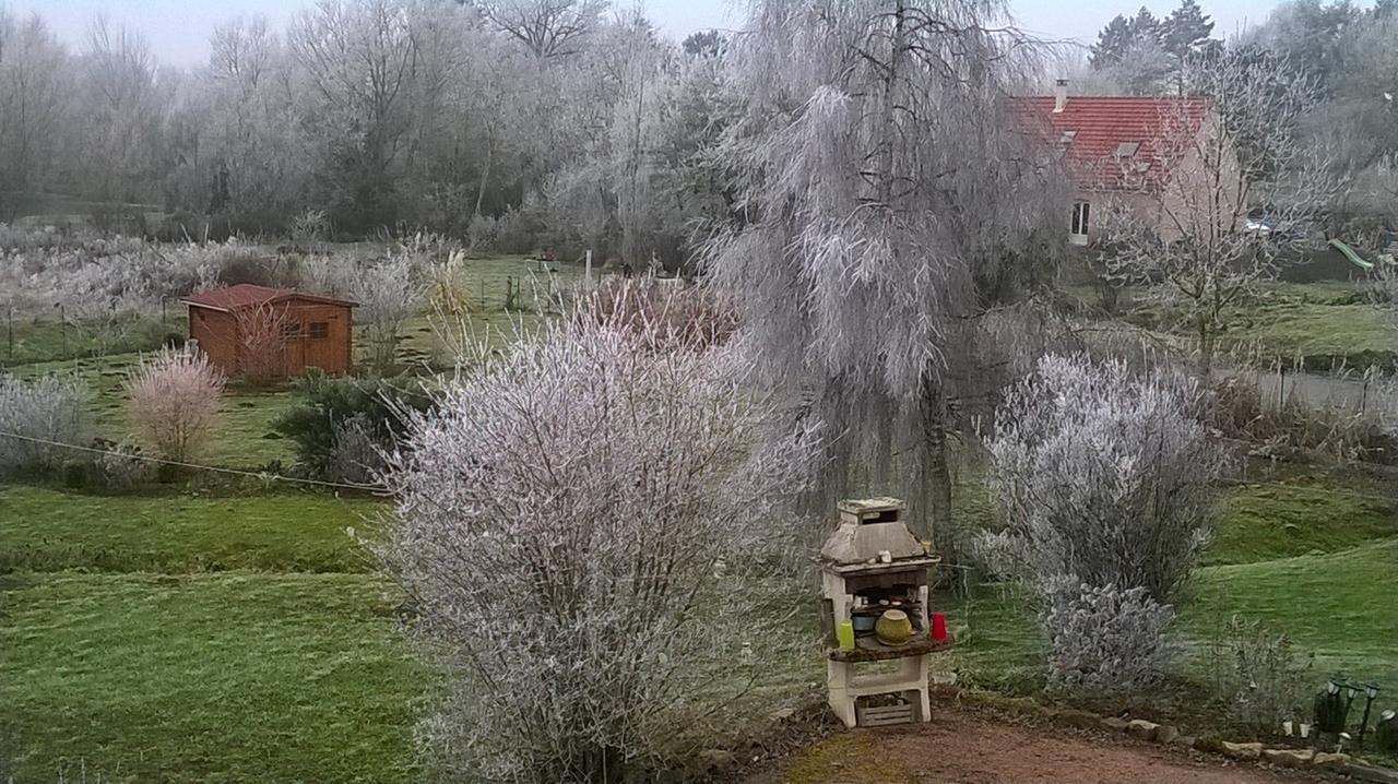 Au Rendez Vous De L'Auxois B&B Essey エクステリア 写真